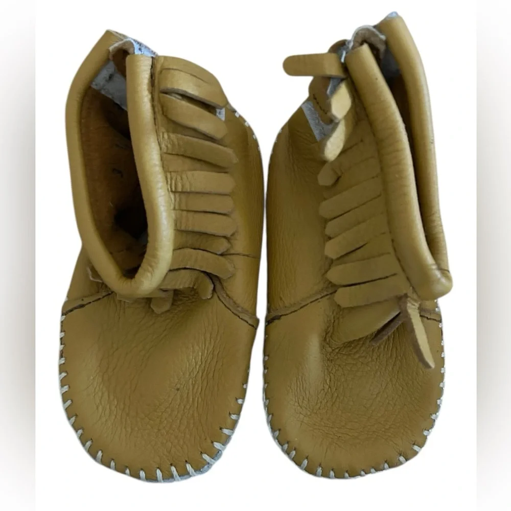 Kids minnetonka Leather Moccasins - size 3 toddler